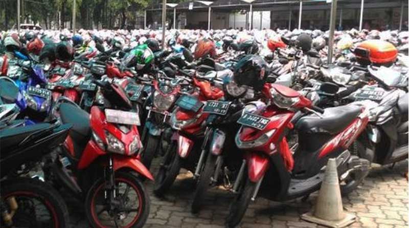 Parkir kendaraan di tempat yang sulit di jangkau