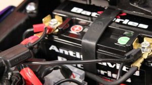 10 Kebiasaan Sepele yang Bikin Aki Motor Cepat Soak