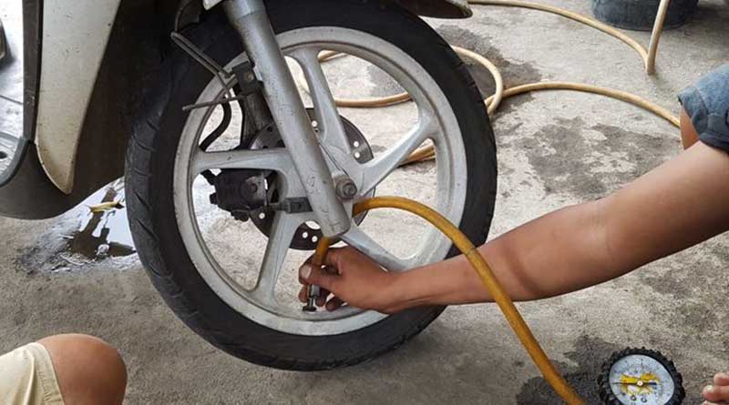 Sesuaikan Tekanan Angin Ban Tubeless