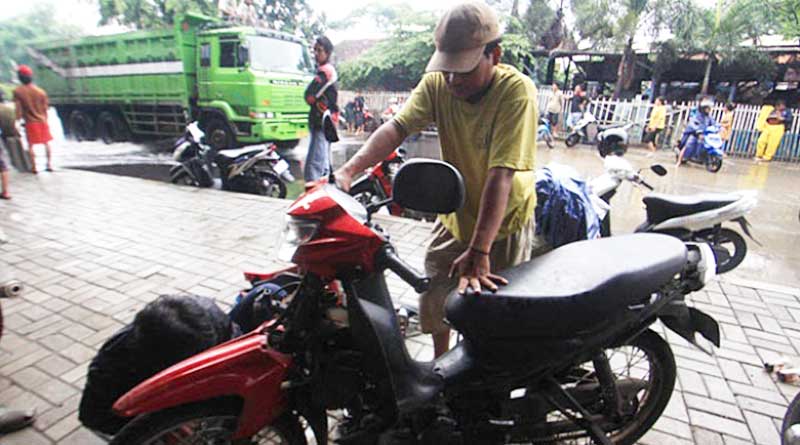 12 Tips Membeli Motor Bekas yang Perlu Kamu Ketahui Tips Membeli Motor Bekas, Cek Fisik