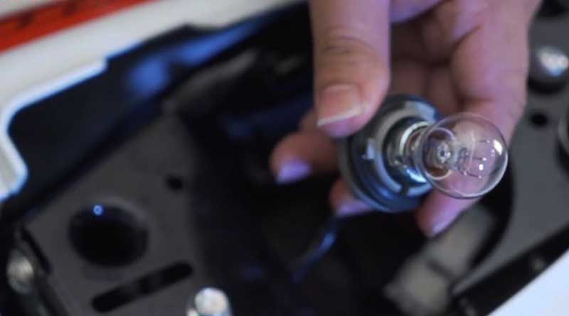 Ganti lampu dengan yang baru