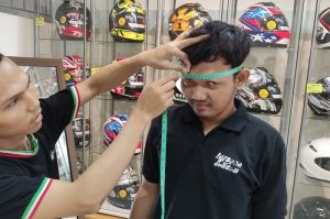 Begini Lho Cara Ukur Lingkar Helm Agar Pas di Kepala