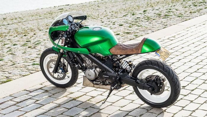 Honda NTV 650 custom cafe racer dari Winoto
