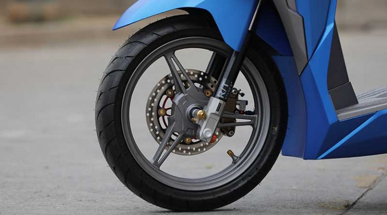 velg motor bengkok