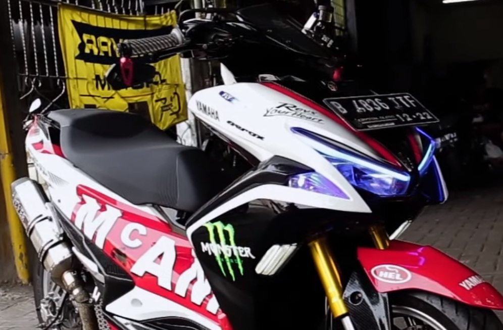 Modifikasi Aerox body mirip motor balap