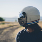 10 Cara Membersihkan Kaca Helm yang Buram dan Lecet, Gampang dan Praktis! - Tuwaga