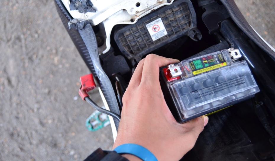 Penyebab Motor Injeksi Susah DiHidupkan Tekanan Aki Lemah