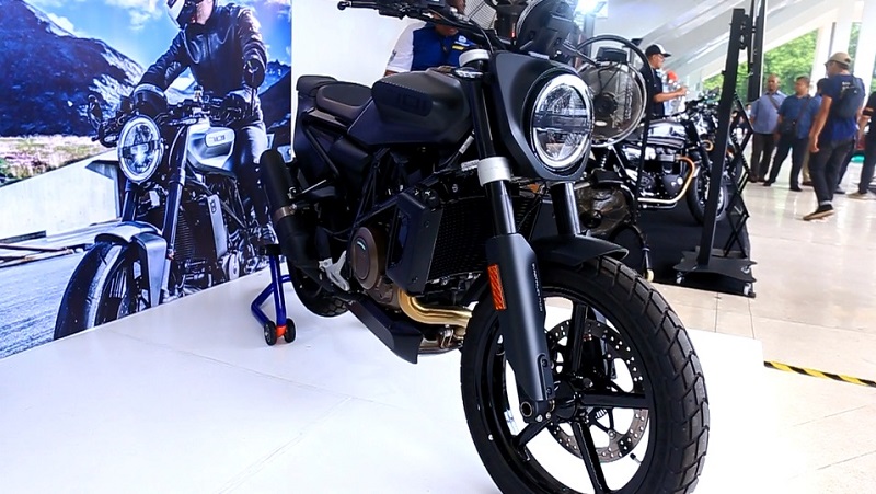 harga husqvarna svartpilen 701