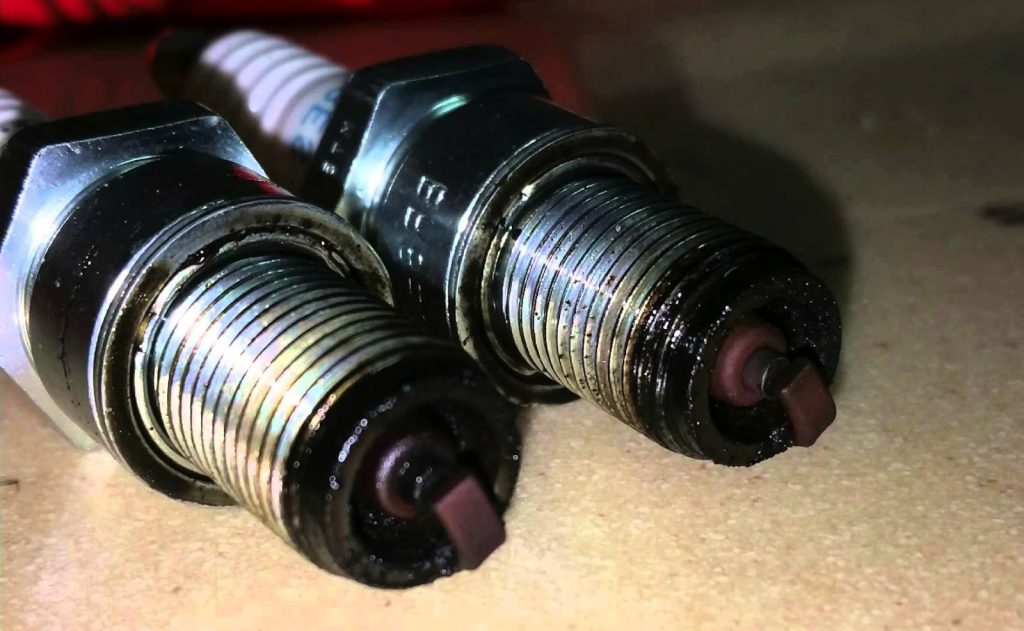 Penyebab Motor Injeksi Susah DiHidupkan Busi Yang Basah