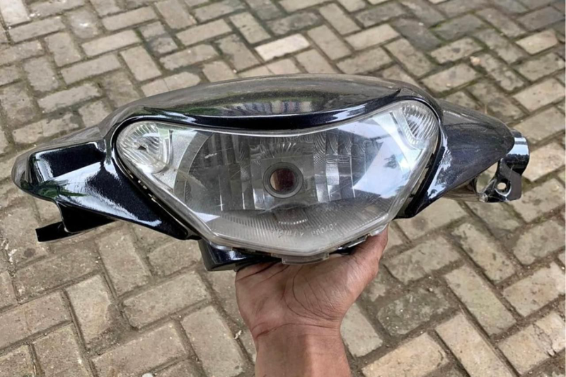 Cara membersihkan mika lampu motor