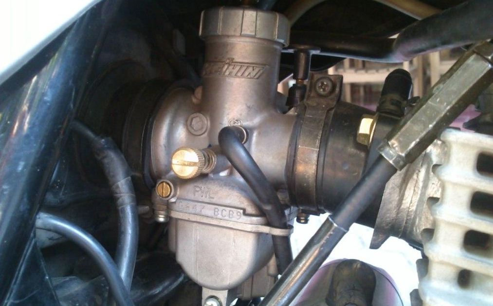 7 Penyebab Motor Ngempos Saat Digas dan Cara Mengatasinya! Penyebab Motor Ngempos Saat Digas Ninja RR Gas Nyangkut