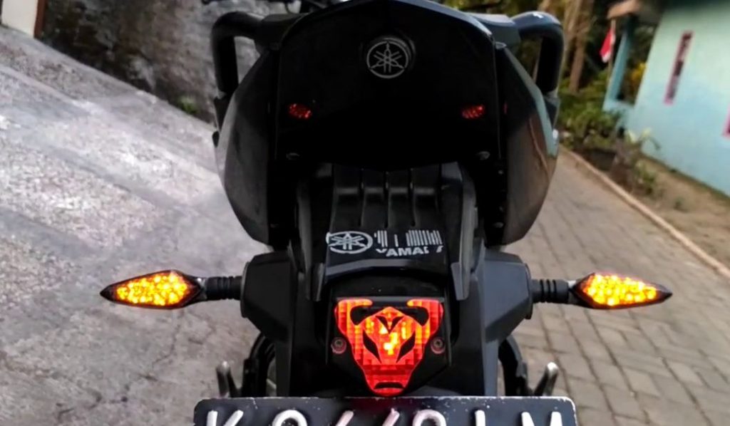 Penyebab Lampu Sein Nyala Semua