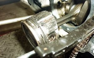 Penyebab Piston Baret dan Cara Mencegahnya