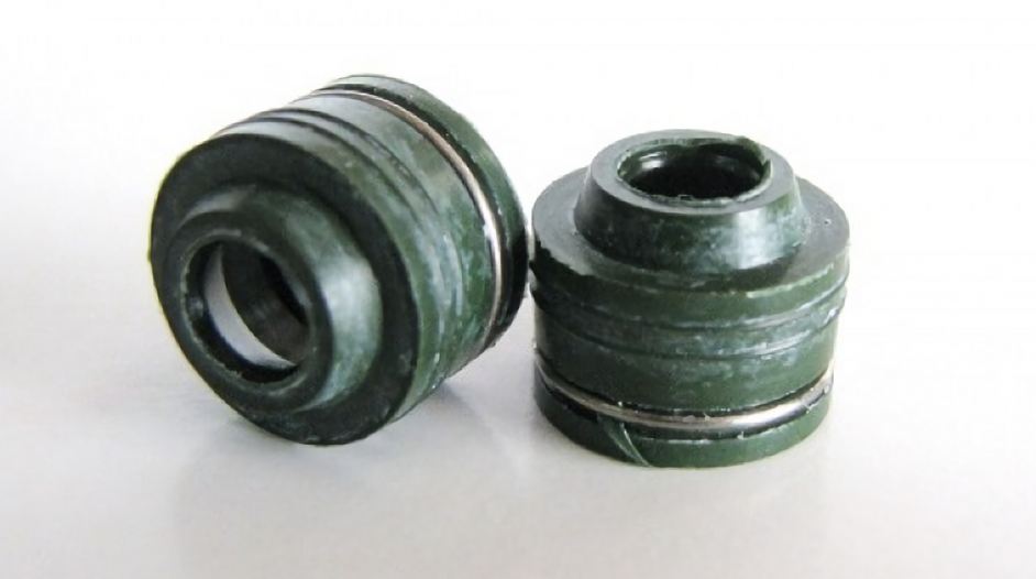 11 Penyebab Motor Ngebul Keluar Asap Putih dan Solusinya Penyebab Motor Ngebul Asap Putih Seal Klep