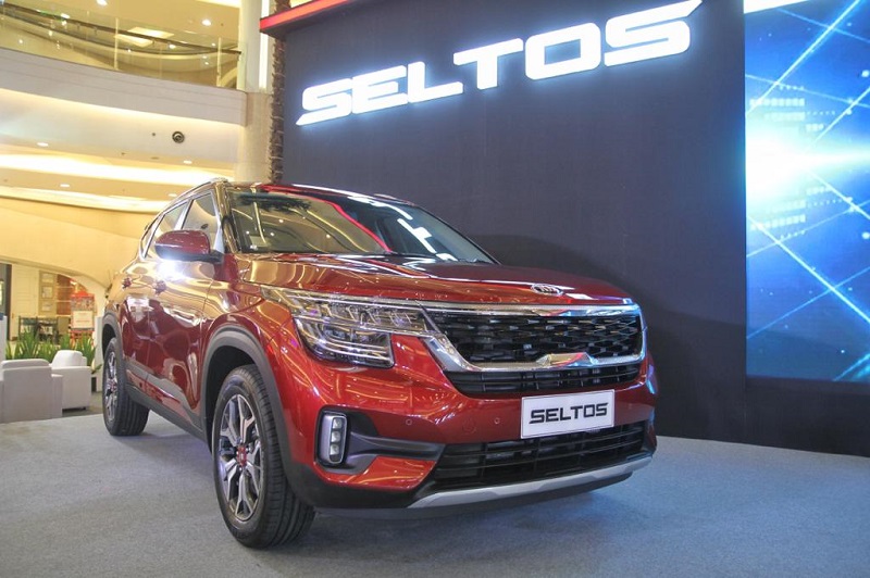 10 Daftar Mobil Bekas Harga 200 Jutaan: Pilihan Terbaik di Tahun 2024 KIA Seltos vs Honda HRV 006