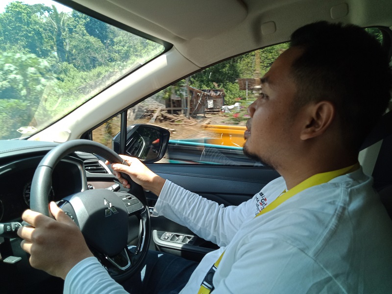 test drive xpander cross