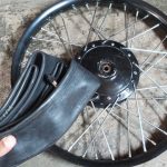 3 Cara Velg Jari-jari Bisa Pakai Ban Tubeless