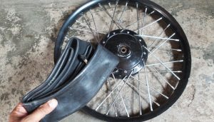 3 Cara Velg Jari-jari Bisa Pakai Ban Tubeless