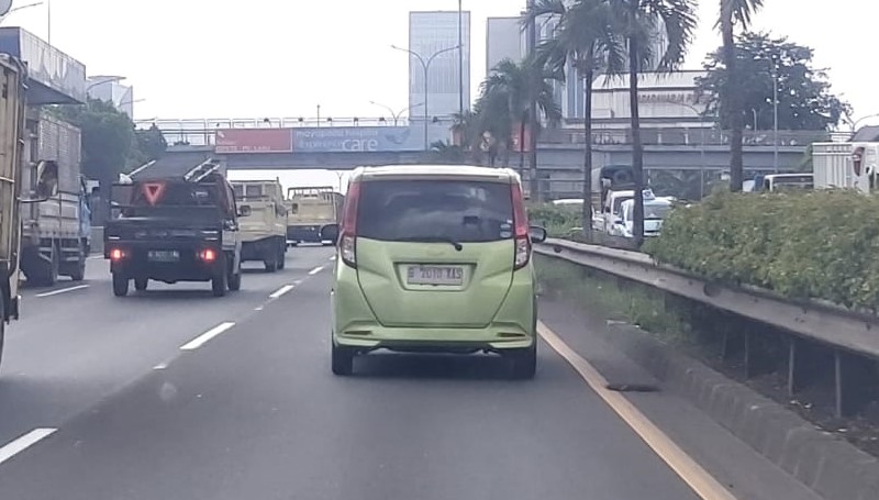 Daihatsu Thor Tertangkap Uji Jalan di Jakarta Daihatsu memiliki warna yang mencolok