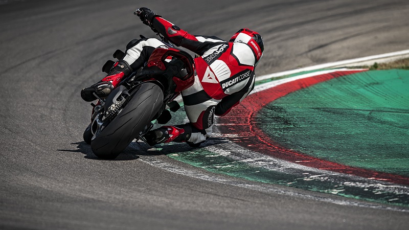 Ducati Streetfighter V4 01