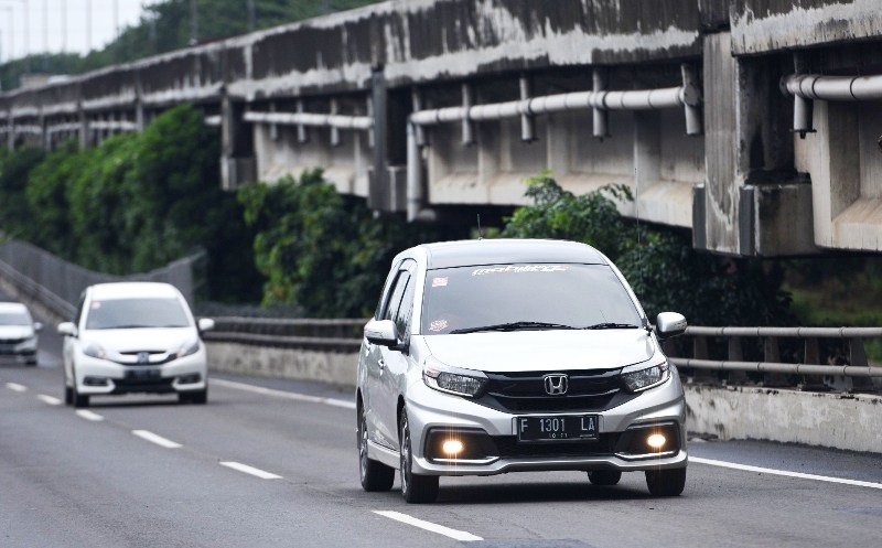 Mobil listrik honda mobilio hybrid