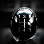 10 Cara Belajar Setir Mobil Manual Termudah, Kuasai Teorinya!