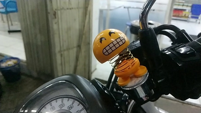 boneka goyang hiasan motor