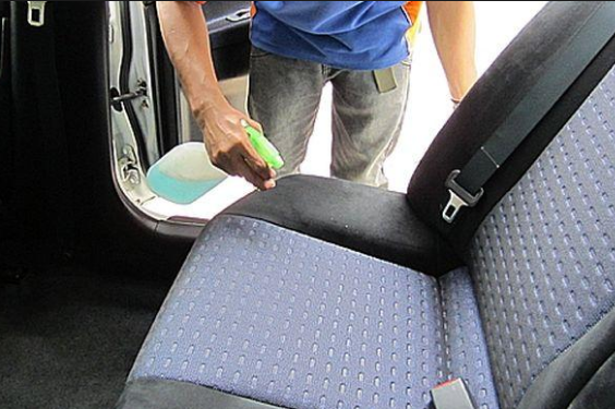 Cuci Jok Mobil Sendiri di Rumah? Ini Caranya Membersihkan jok berbahan tenun