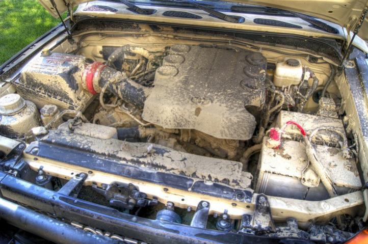 Cara Membersihkan Mesin Mobil di Rumah Saja Korsleting di mesin mobil