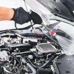 Cara Membersihkan Mesin Mobil di Rumah Saja