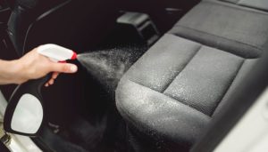 Cuci Jok Mobil Sendiri di Rumah? Ini Caranya