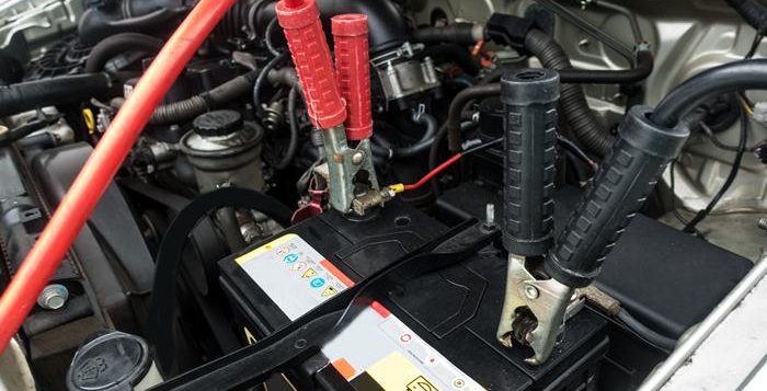 Kenali kutub + dan - di aki mobil