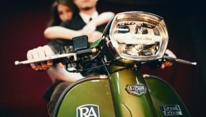 5 Kelebihan Royal Alloy GP200S, Skuter Retro Rp95 Juta!