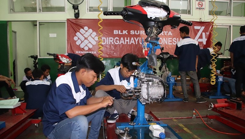 Lembaga kursus mekanik motor