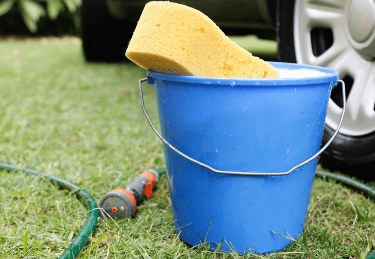 Cara Membersihkan Mesin Mobil di Rumah Saja Peralatan cuci mobil