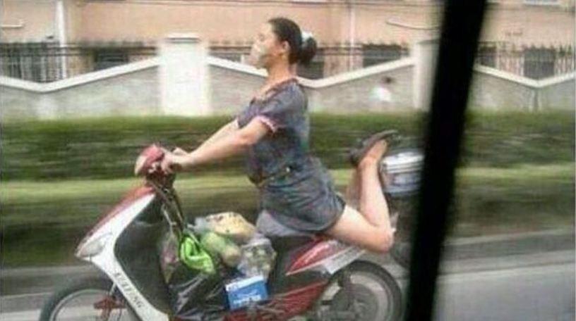 ilustrasi mimpi naik motor dengan banci