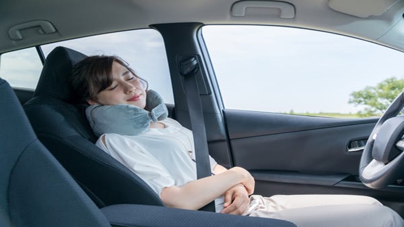 Tidur di Mobil