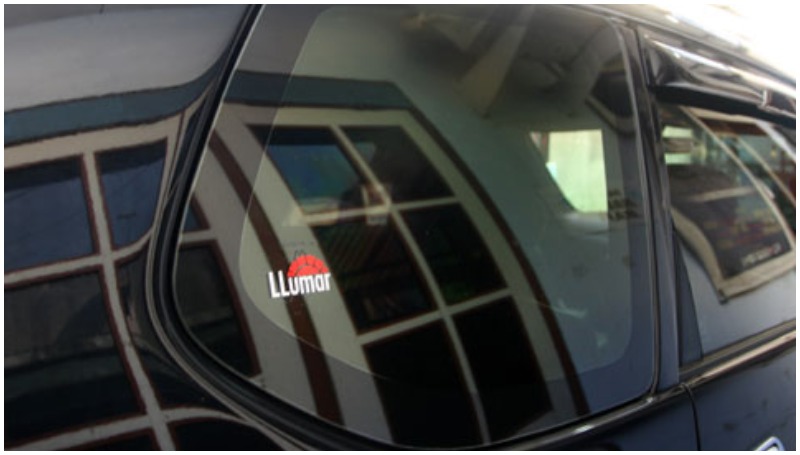 12 Kaca Film Mobil Terbaik 2023, Bukan Asal Gelap! Llumar kaca film mobil terbaik yang punya market besar secara global