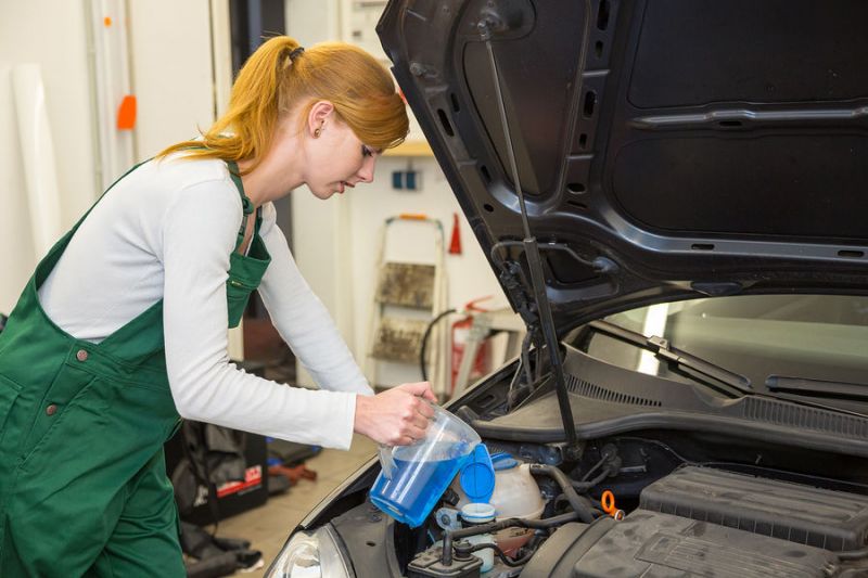 Mengisi air radiator coolant