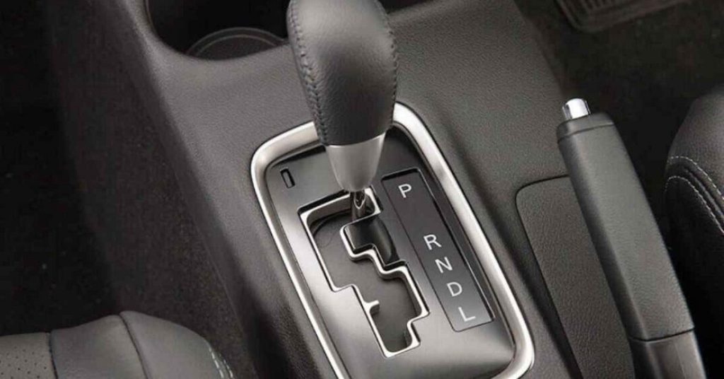 posisi transmisi mobil matik saat macet