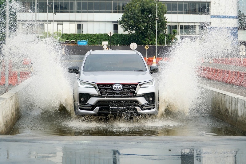 Toyota Fortuner dan Kijang Innova Facelift Meluncur di Indonesia