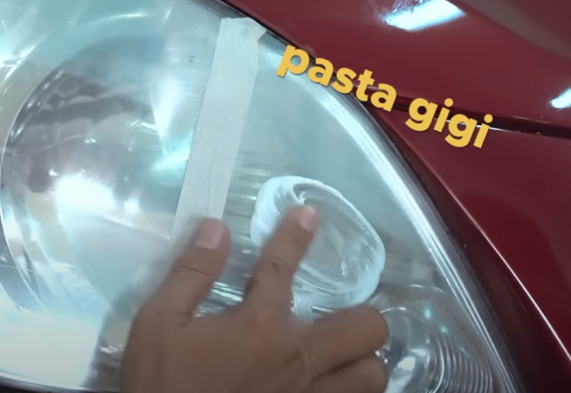 Cara Membersihkan Lampu Depan Mobil