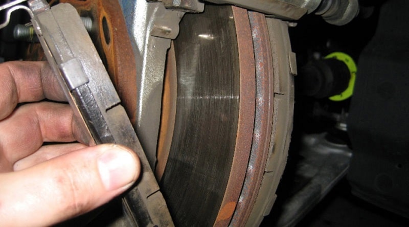 Kampas rem habis mengakibatkan rem mobil berbunyi