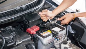 5 Cara Merawat Aki Basah Agar Tidak Cepat Tekor