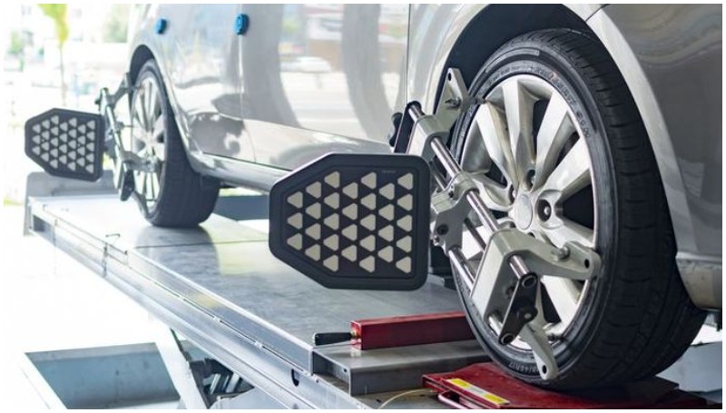 Beda Spooring dan Balancing, Kapan Harus Dilakukan? Beda Spooring dan Balancing