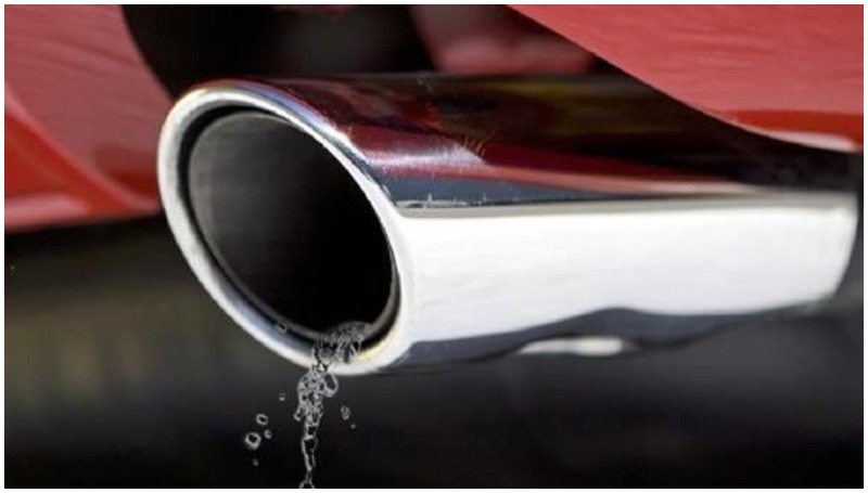 Alasan mengapa knalpot mobil keluar air