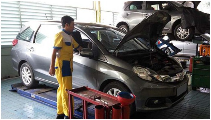 6 Alasan Mobil Lebih Baik Servis di Bengkel Resmi Servis di bengkel resmi menjaga harga jual kembali tetap stabil