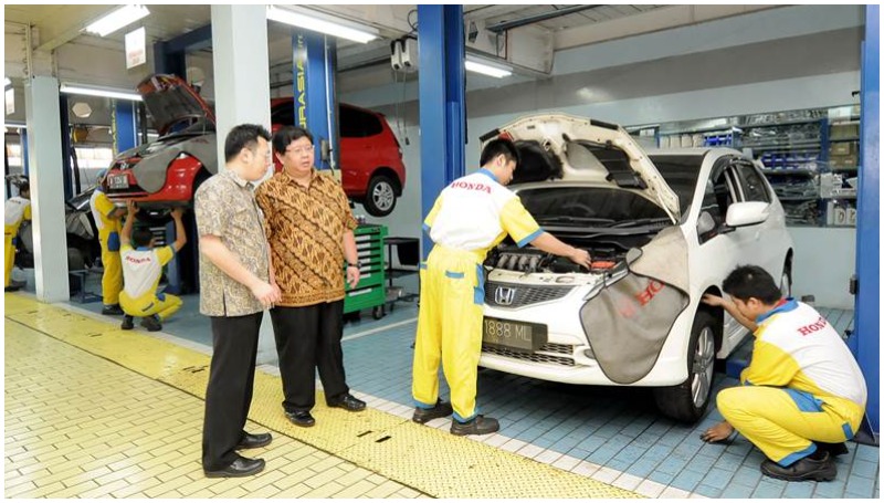 6 Alasan Mobil Lebih Baik Servis di Bengkel Resmi Sistem reminder mengingatkan pemilik kendaraan untuk servis ke bengkel
