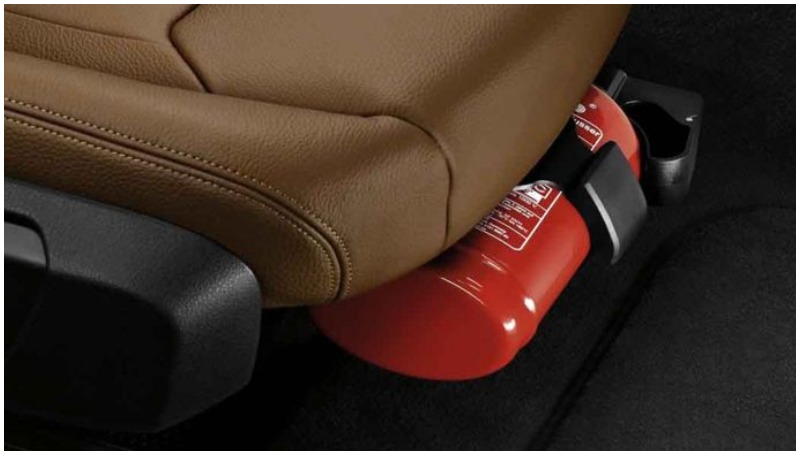 Meletakkan APAR bisa dibawah jok mobil