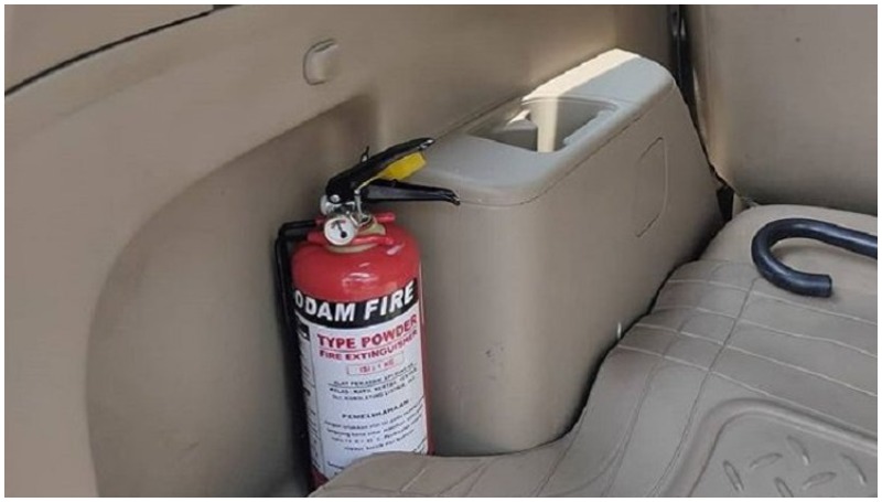 Regulasi terkait alat pemadam api ringan di mobil